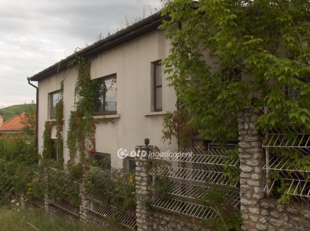 Eladó családi ház, Ózdon, Révay utcában 12.28 M Ft, 4 szobás