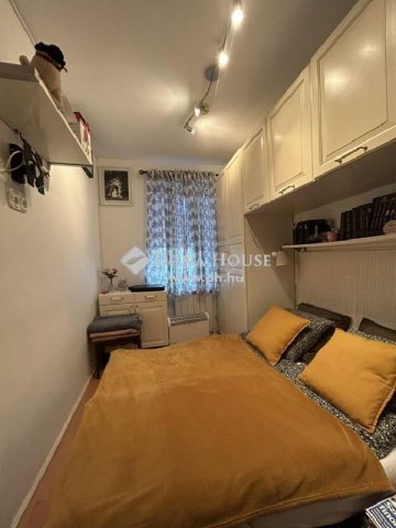 Eladó családi ház, Budaörsön 230 M Ft, 10 szobás