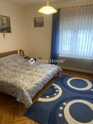 Eladó családi ház, Pécsett 95 M Ft, 5 szobás