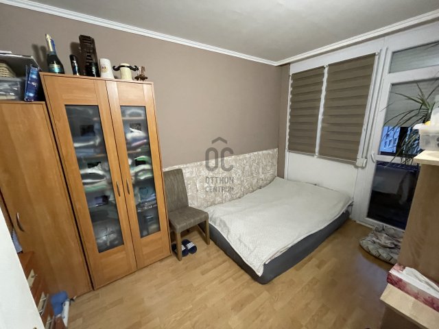 Eladó panellakás, Debrecenben 59.5 M Ft, 4 szobás