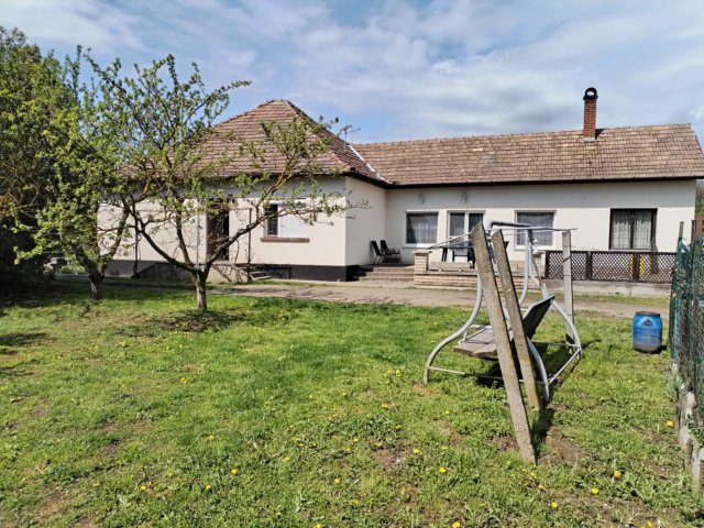 Eladó családi ház, Szirákon 31.9 M Ft, 3 szobás