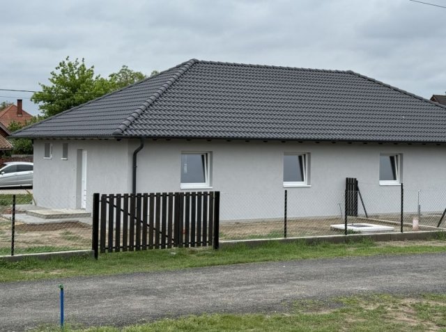 Eladó családi ház, Felsőpakonyban 64.9 M Ft, 2 szobás
