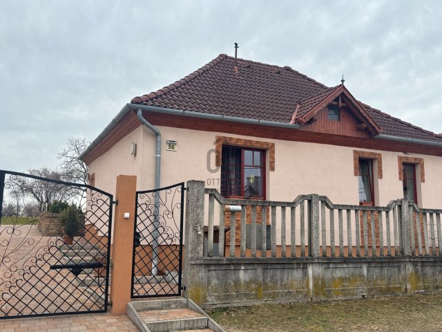 Eladó családi ház, Győrött 99.9 M Ft, 3 szobás