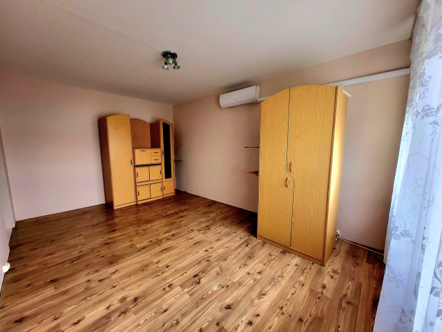 Kiadó panellakás, albérlet, Szegeden 120 E Ft / hó, 1+1 szobás