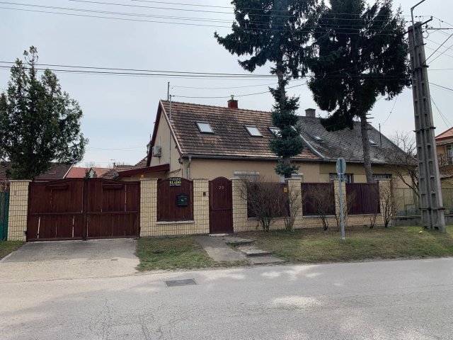 Eladó ikerház, Esztergomban 85.99 M Ft, 4 szobás