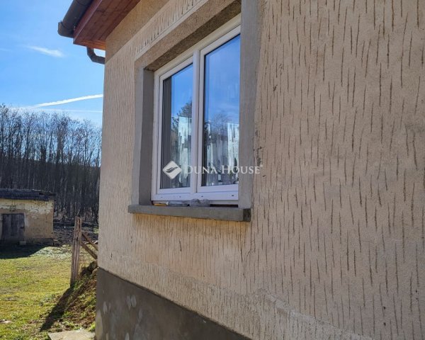 Eladó családi ház, Becskén 32 M Ft, 3 szobás