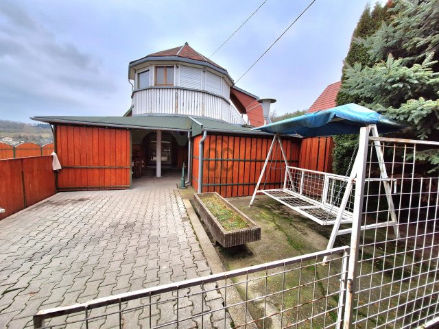 Eladó családi ház, Szekszárdon 24.9 M Ft, 2 szobás