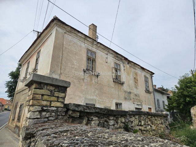 Eladó üzlethelyiség, Balatonfüreden 55 M Ft