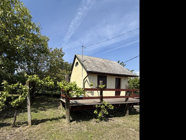 Eladó nyaraló, Balatonkenesén 36 M Ft, 1 szobás