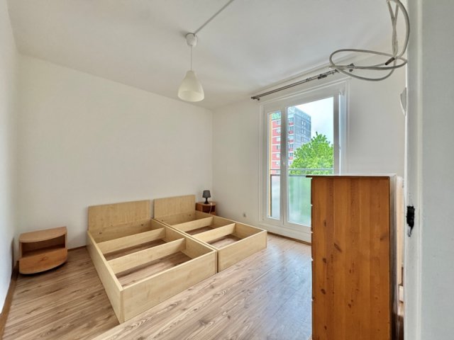 Kiadó panellakás, albérlet, Pécsett 130 E Ft / hó, 2 szobás