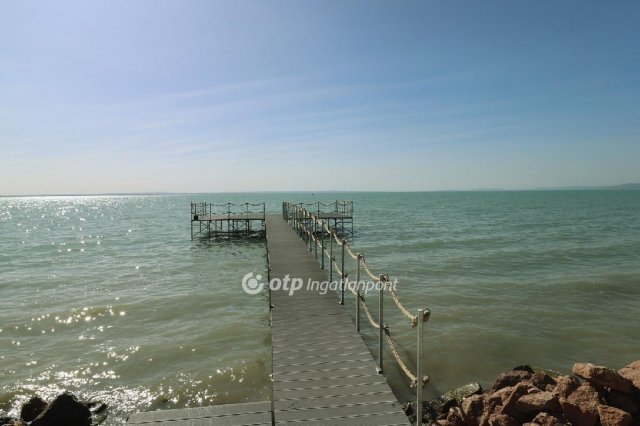 Eladó téglalakás, Balatonakarattyán 245 M Ft, 3 szobás