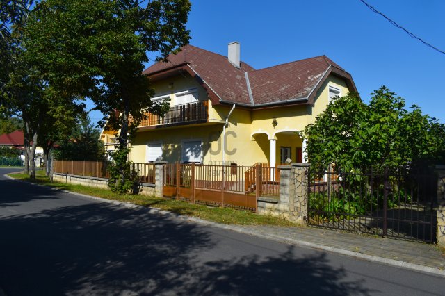 Eladó családi ház, Balatongyörökön 89.8 M Ft, 6 szobás
