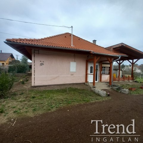 Eladó családi ház, Kulcson 41 M Ft, 2 szobás