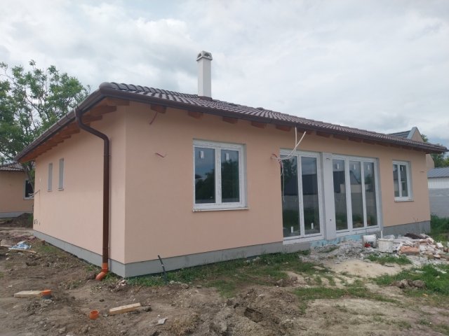Eladó családi ház, Székesfehérvárott 77.5 M Ft, 4 szobás