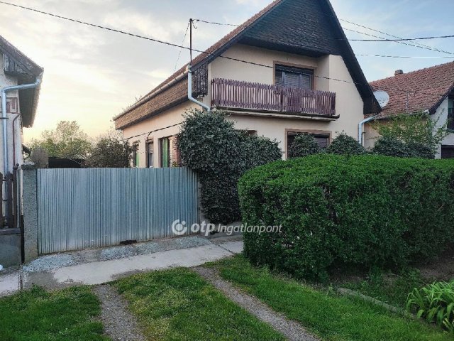 Eladó családi ház, Szeghalmon 30 M Ft, 3 szobás