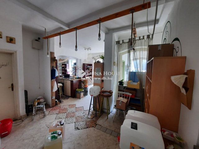 Eladó üzlethelyiség, Gödöllőn 256 M Ft, 6 szobás
