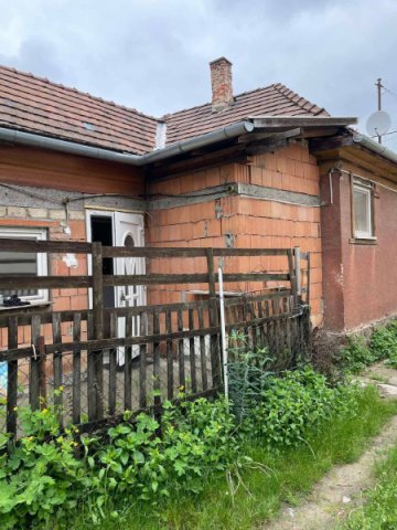 Eladó családi ház, Pilisvörösváron 47.99 M Ft, 2 szobás