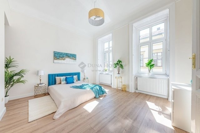 Eladó téglalakás, Budapesten, V. kerületben 174.9 M Ft, 3 szobás