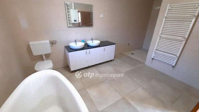 Eladó családi ház, Nagykőrösön 49.49 M Ft, 3 szobás