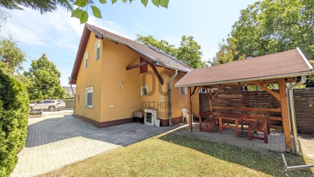 Eladó családi ház, Balatonkenesén 59.5 M Ft, 4 szobás
