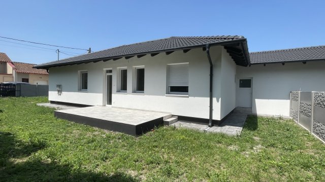 Eladó ikerház, Délegyházán 86.9 M Ft, 5 szobás