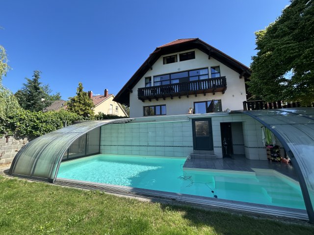 Eladó családi ház, Pilisszentivánon 398 M Ft, 9 szobás