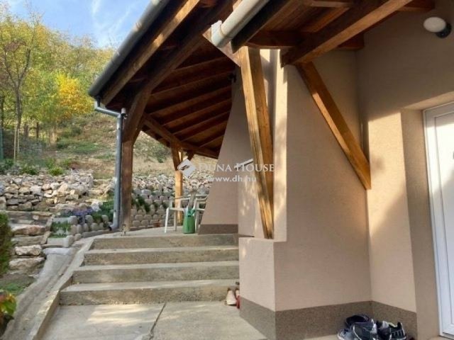 Eladó családi ház, Pécsett 94.9 M Ft, 4 szobás