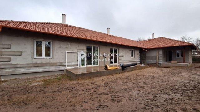 Eladó téglalakás, Vácon 64.9 M Ft, 3 szobás