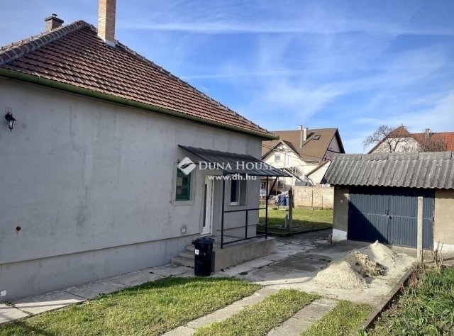 Eladó családi ház, Vecsésen 82 M Ft, 3 szobás
