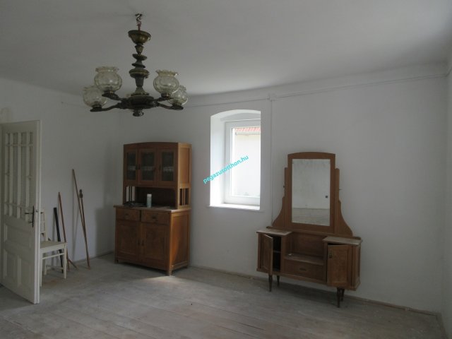 Eladó családi ház, Upponyon 17.9 M Ft, 3 szobás