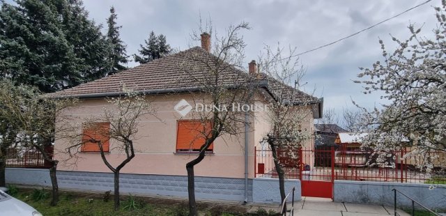 Eladó családi ház, Tiszasason 25.5 M Ft, 3 szobás