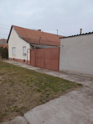 Eladó családi ház, Tiszaalpáron 7 M Ft, 1+1 szobás