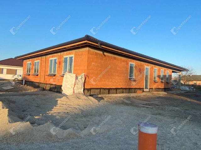 Eladó ikerház, Héderváron 73 M Ft, 4 szobás