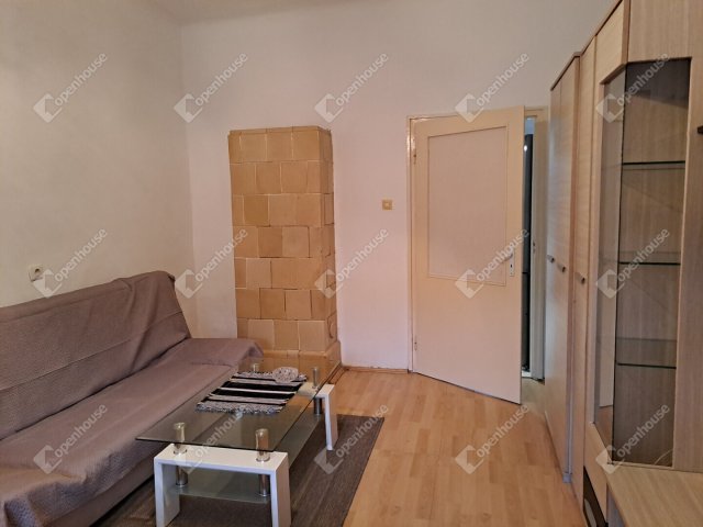 Eladó téglalakás, Pápán 11.9 M Ft, 1 szobás