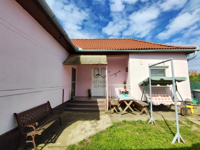 Eladó családi ház, Adácson 34.99 M Ft, 3 szobás