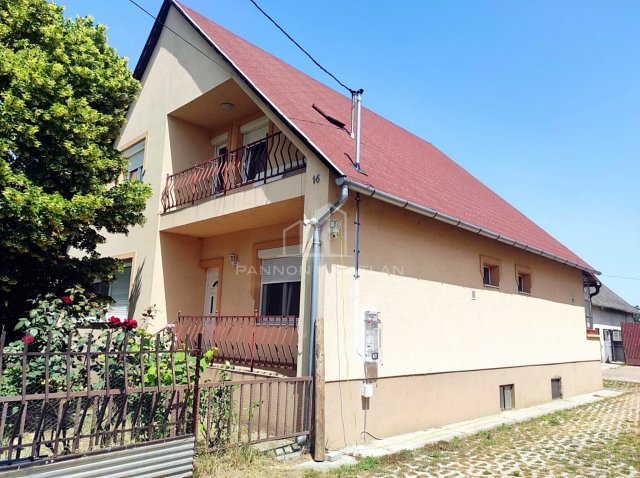 Eladó családi ház, Papkeszin 94.9 M Ft, 5 szobás
