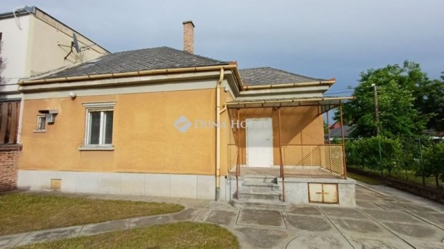 Eladó családi ház, Budapesten, IV. kerületben 130 M Ft, 2 szobás