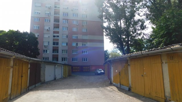 Eladó garázs, Szegeden, Fésű utcában 7.85 M Ft