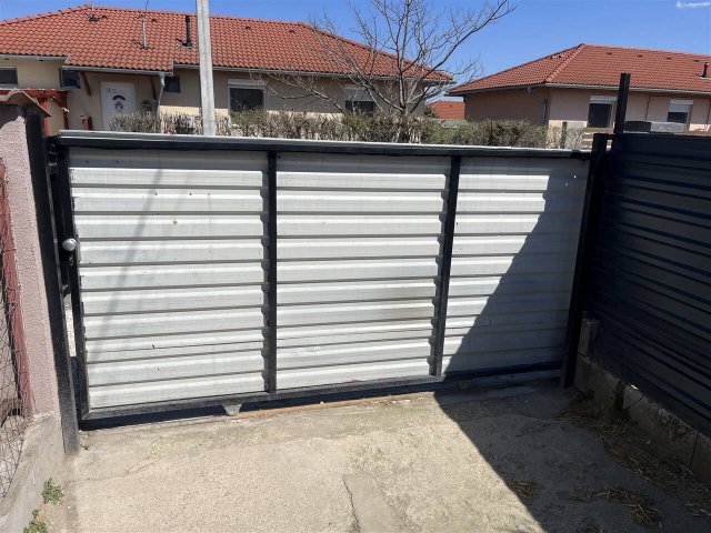 Eladó ikerház, Szigetszentmiklóson 89.9 M Ft, 2+2 szobás
