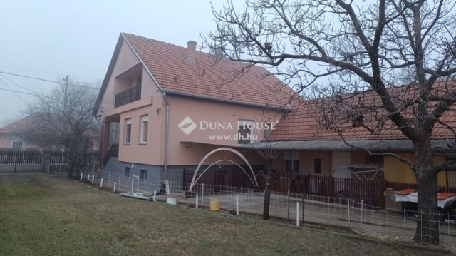 Eladó családi ház, Szentmártonkátán 59.9 M Ft, 5 szobás