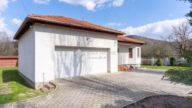 Eladó családi ház, Csobánkán 160 M Ft, 5 szobás