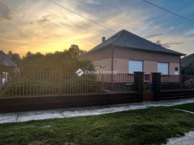 Eladó családi ház, Barcson, Fürdő utcában 20.99 M Ft, 5 szobás