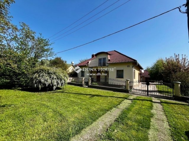 Eladó családi ház, Bólyban 109.5 M Ft, 5 szobás