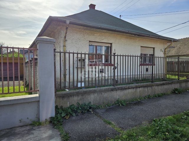 Eladó családi ház, Dunaharasztin 59.9 M Ft, 3 szobás
