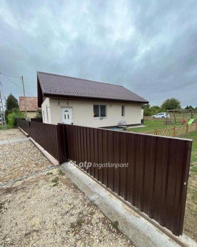 Eladó családi ház, Inárcson 79.9 M Ft, 3 szobás