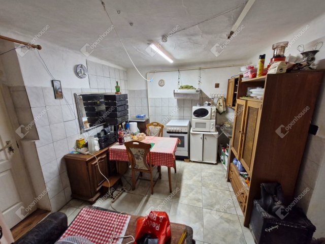 Eladó családi ház, Pécsett 47.5 M Ft, 3 szobás