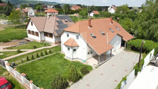 Eladó családi ház, Csákváron 65.2 M Ft, 4 szobás