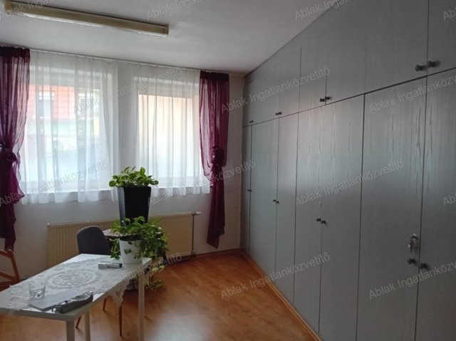 Kiadó iroda, Kecskeméten, Vörösmarty utcában 59 E Ft / hó