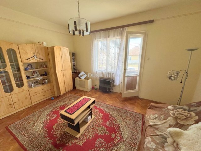 Eladó családi ház, Tiszaeszláron 26 M Ft, 3 szobás