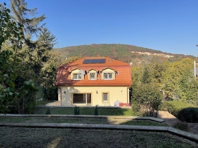 Eladó családi ház, Budapesten, II. kerületben 424.2 M Ft